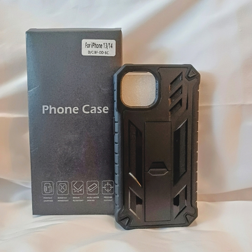 IPhone 13/14 Case with kickstand and screen protector